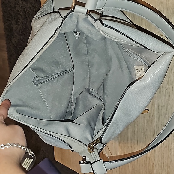 Purse - Picture 2 of 3